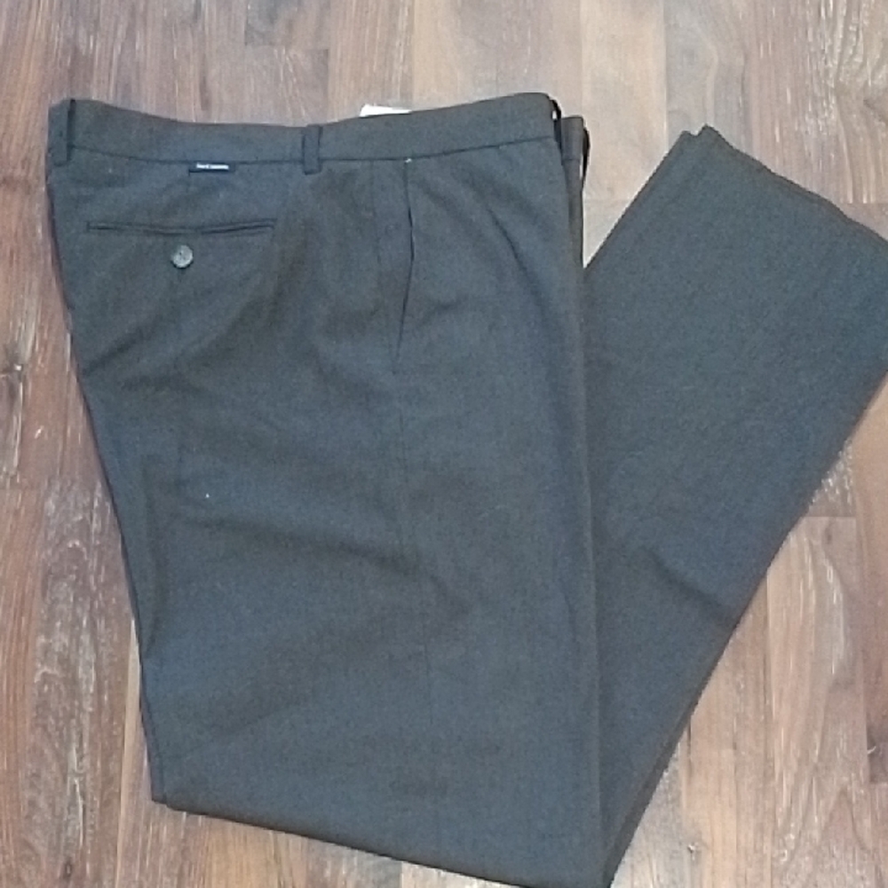 Gray Dress Pants with Tailored Fit and Wool Blend